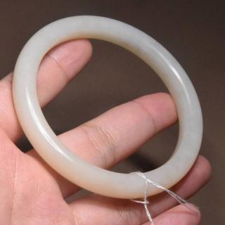 惊呆了方言和田玉精品罕见放漏佩戴级且末料糖白玉59mm精美手镯a3