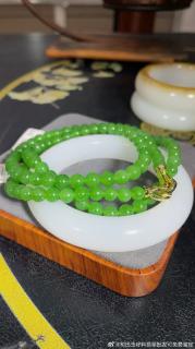 和田玉碧玉苹果绿随拍,春天的颜色,这苹果绿太出片了