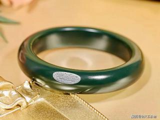 品种繁多的和田玉手镯,要怎样才能够认清认全?