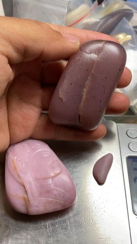 粉度不一样的桃花玉籽料,你最喜欢哪种颜色的和田玉原石?