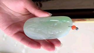 和田玉白玉带翠翠青关公挂件牌子,老坑翠青细料,油油润润,翠色清新怡