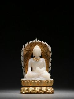 清代 和田玉包金药师佛造像. 规格:高14.5cm 宽8.3cm 重625.5g