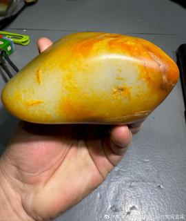 新疆和田玉籽料原石,红皮白肉串青花,1160克,前段一起收的料子,白度一