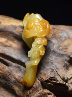 和田玉籽料形成需要几万年?揭秘天然黄沁白玉的前世今生