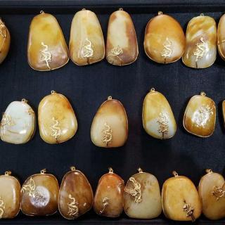 和田玉包金挂坠