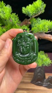 和田玉菠菜绿碧玉观音挂件,苏工手雕,温润细腻,色靓油性足,无瑕疵,尺