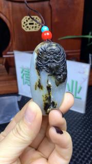 和田玉籽料万年老黑皮俏色巧雕钟馗纳福