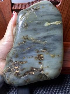 和田玉籽料青花原石,1788.3克,肉质细腻,油性好,周身略带秋梨皮,保真