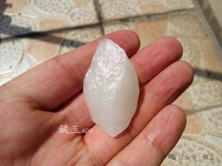 它是和田玉里产量最稀缺的一种,油性顶级,很多人还是第一次见!