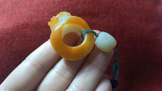 和田玉籽料黄沁白玉貔貅值得入手吗?