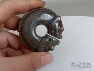 战汉和田玉诸龙挂件