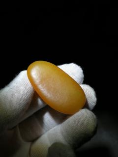 真正的和田玉黄沁籽料到底长啥样? 和田玉知识普及:和田玉黄沁籽料 和