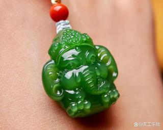 顶级和田玉大盘点!八种招牌玉色料!
