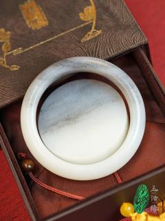 和田玉青花籽料手镯养护小妙招