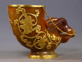 精品和田玉包金牛头杯