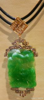 金镶和田玉吊坠值钱吗
