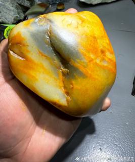 新疆和田玉籽料原石,红皮白肉串青花,1160克,前段一起收的料子,白度一