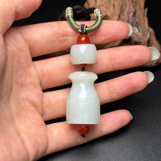 和田玉明清挂件,小烟嘴,造型精美,线条流畅,玉质细腻白润