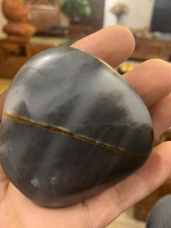 新疆和田玉籽料青花原石,像山水又想一只熊猫
