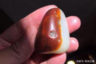 千年红皮万年黑皮,不如黑皮中的战斗皮,和田玉看看最这些老油皮
