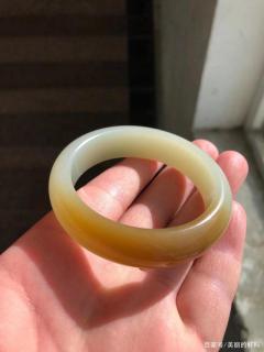 和田玉中贵气的颜色"红,黄"