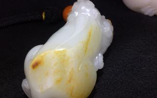 油的发光的和田玉原石好招财辟邪的和田玉貔貅
