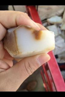 新疆70%的和田玉山料出自且末,来看看都有什么种类!