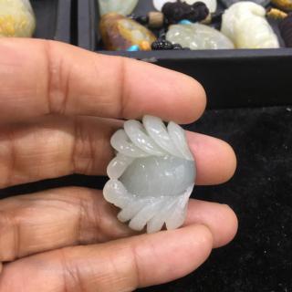 和田玉籽料黑皮螃蟹